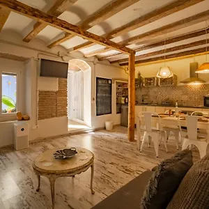 En El Corazón De Tarragona. Planta Baja Con Patio. Apartamento